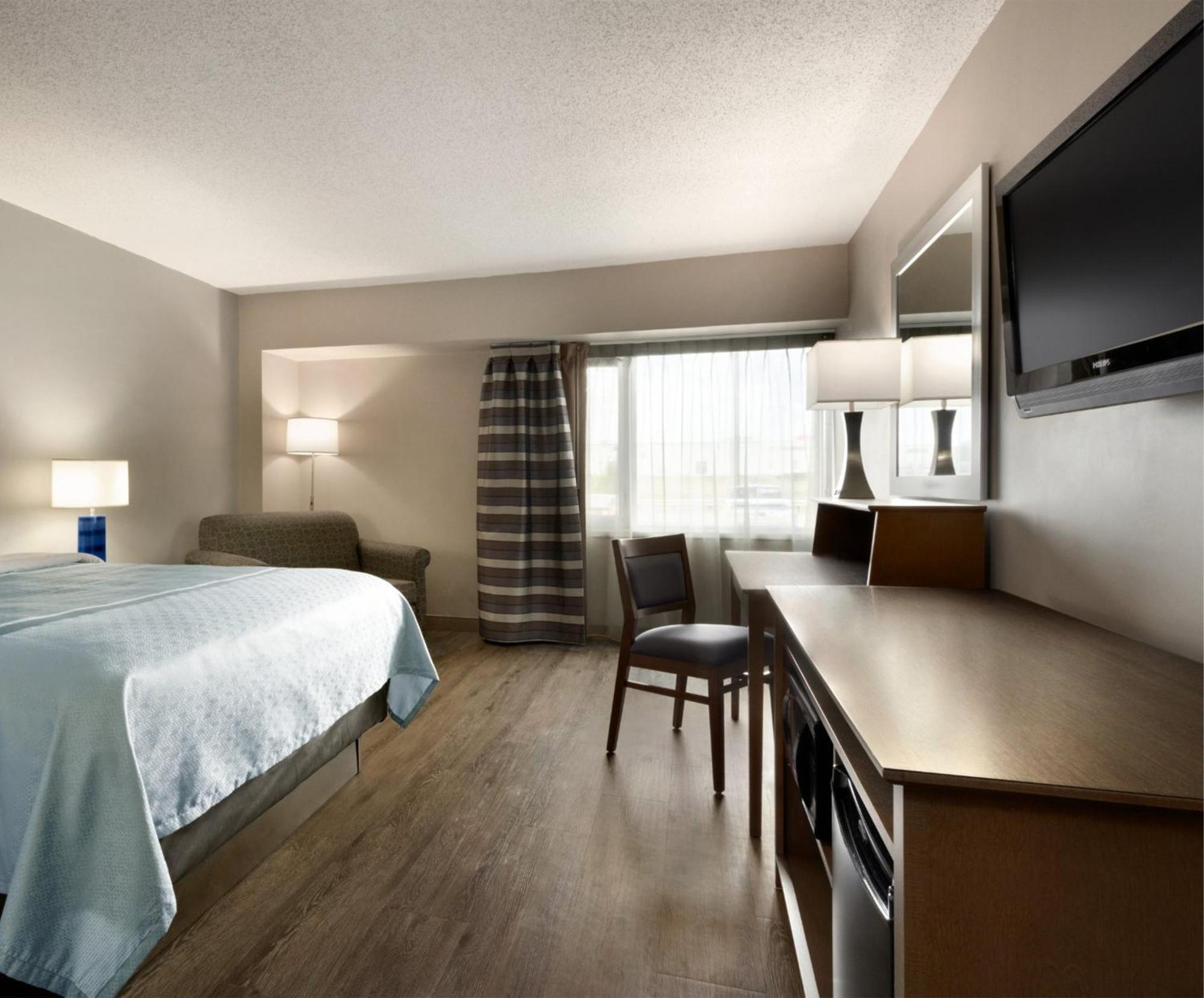 Travelodge Hotel By Wyndham Saskatoon Exterior foto